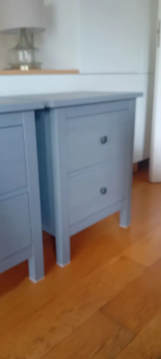 BEDSIDE TABLES / DRAWERS - Image 2