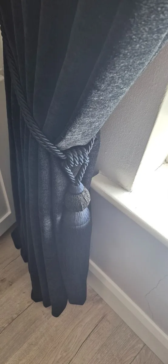 Curtains - Image 3