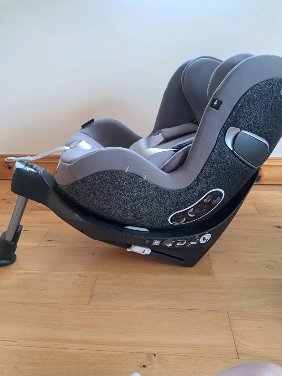 Cybex car seat - Image 1