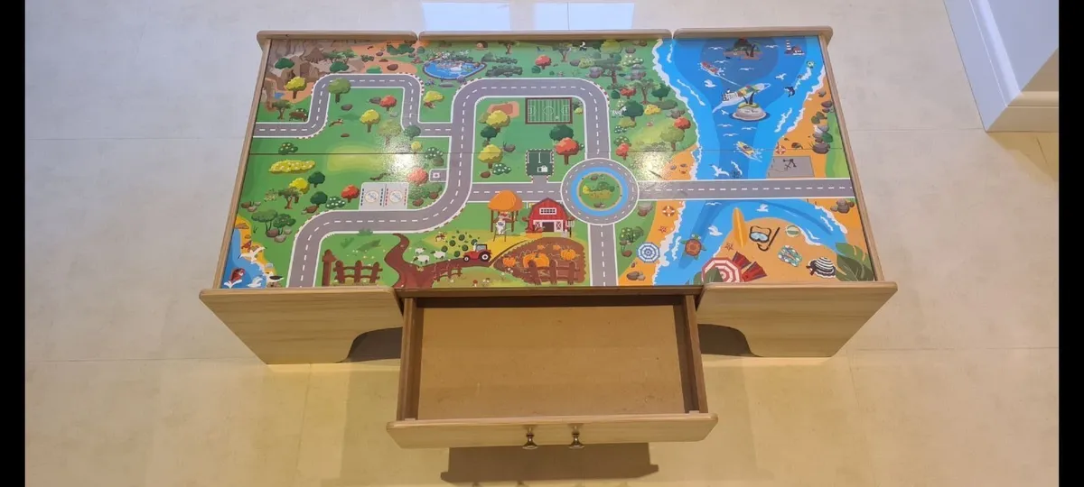 children's play table - Image 2