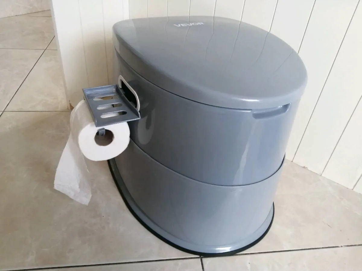 Portable toilet - Image 1