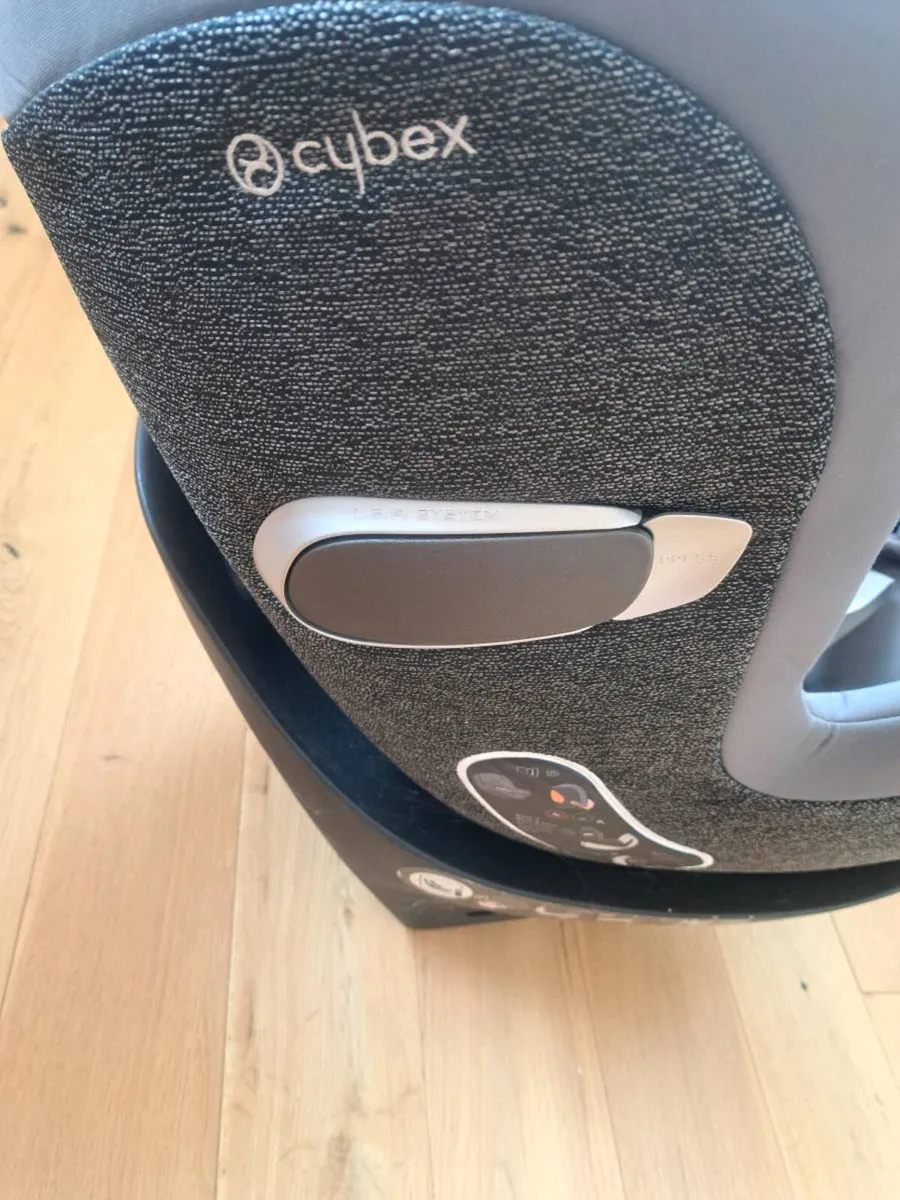 Cybex car seat - Image 3