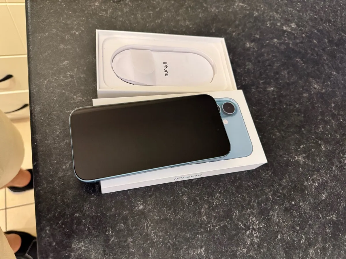 BRAND NEW IPHONE 16 128gb 100% battery Unlocked - Image 1