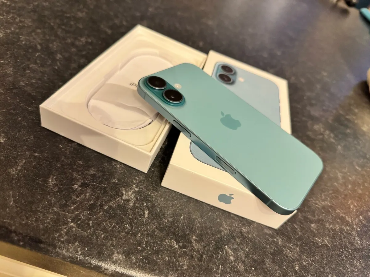 BRAND NEW IPHONE 16 128gb 100% battery Unlocked - Image 4