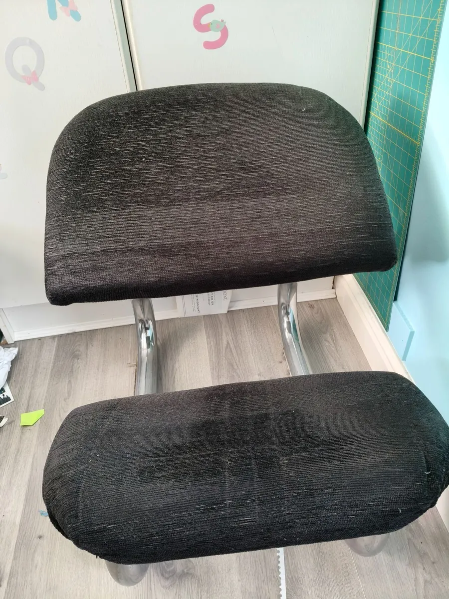 Kneeling chair - Image 1