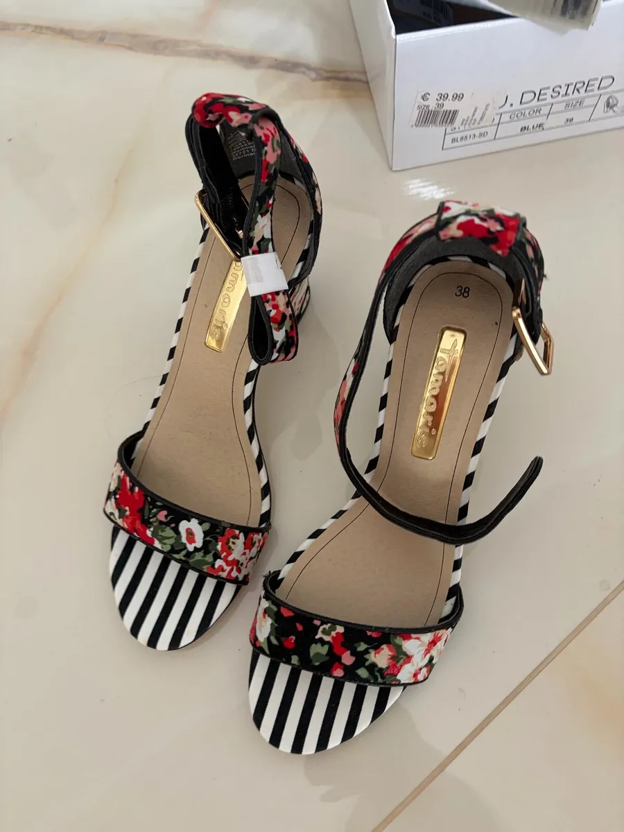 Ladies shoes - Image 1
