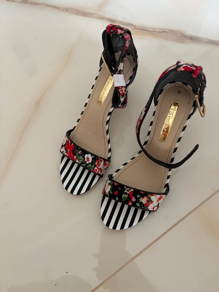 Ladies shoes - Image 2