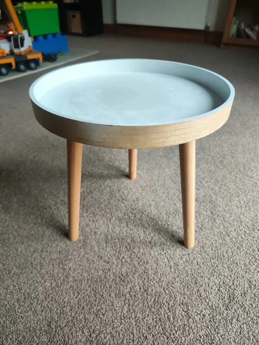 Small round coffee side table - Image 1