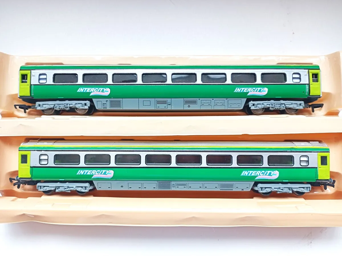 MODEL  RAILWAY  IRISH  INTERCITY  COACHES - Image 2