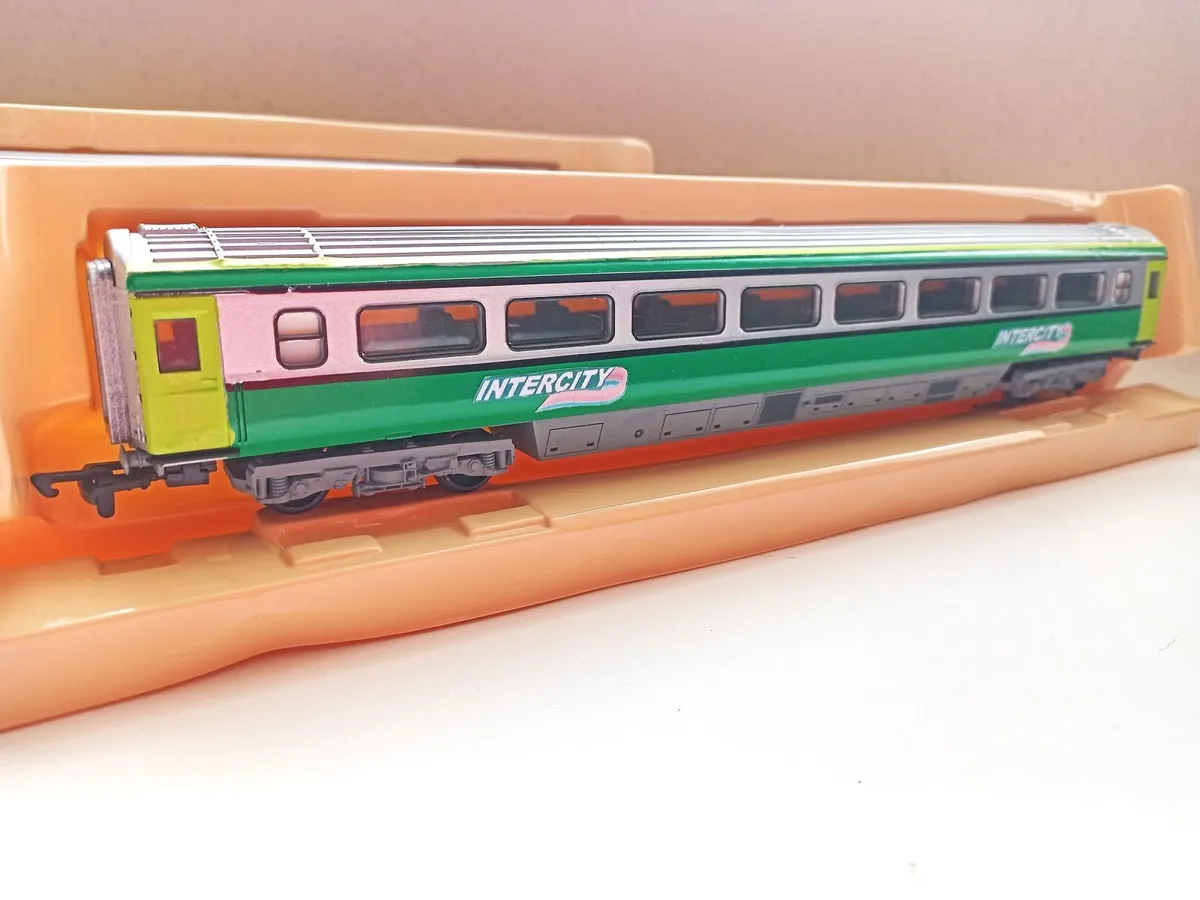 MODEL  RAILWAY  IRISH  INTERCITY  COACHES - Image 3