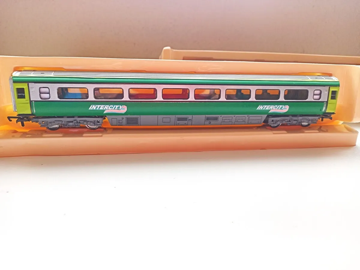 MODEL  RAILWAY  IRISH  INTERCITY  COACHES - Image 4