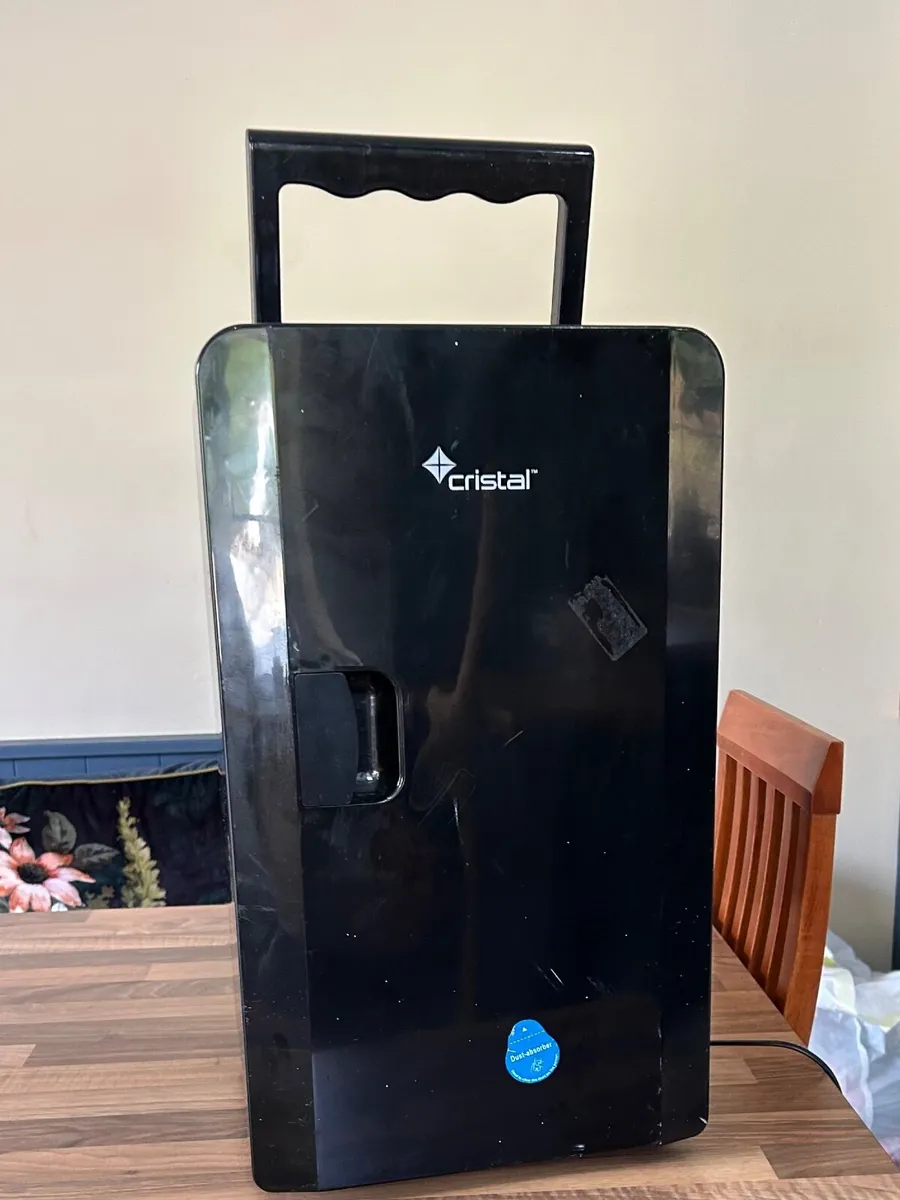 Mini Fridge 18L - Image 1