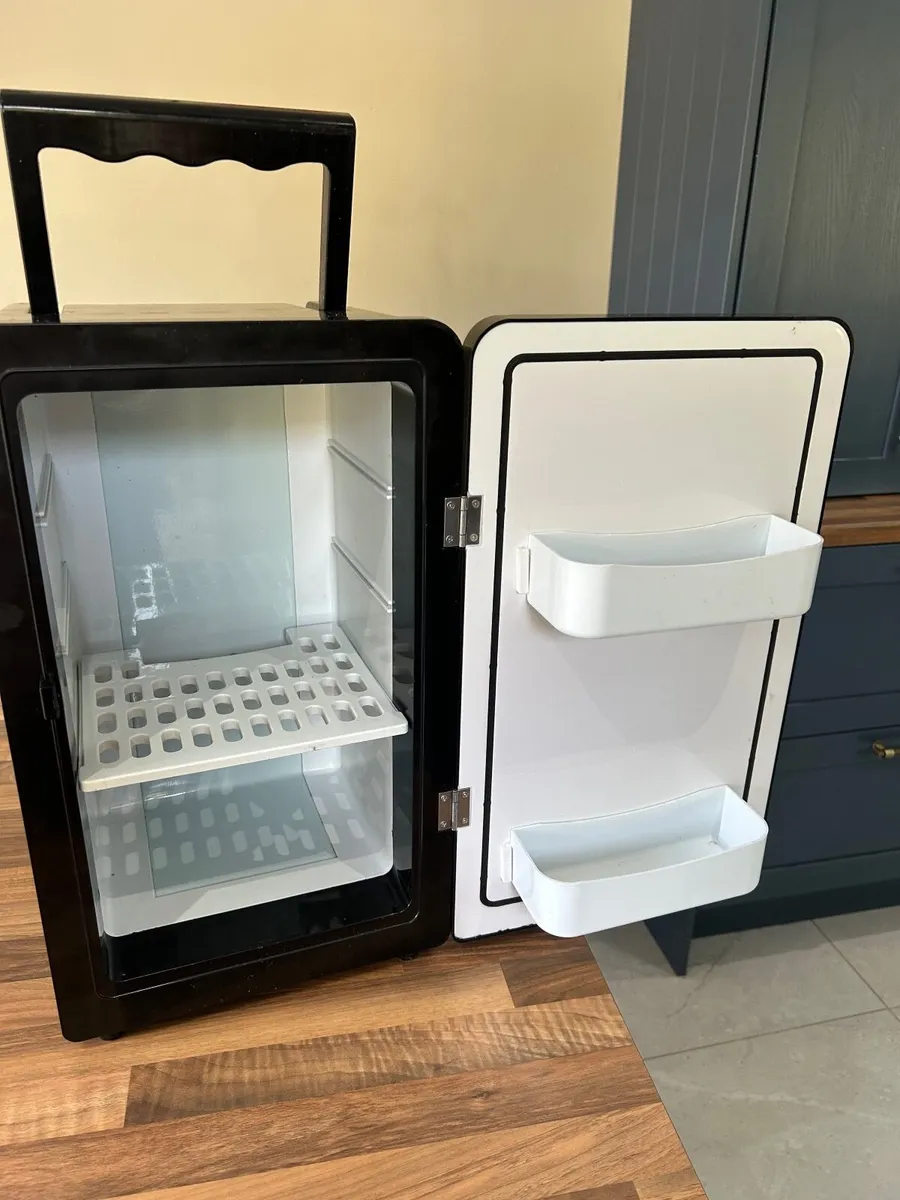 Mini Fridge 18L - Image 2