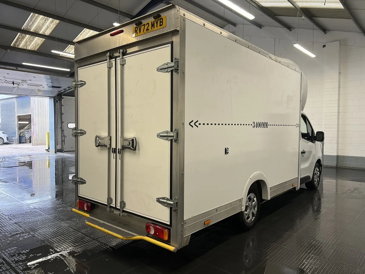 2022 Renault Trafic Luton Low Loader Van - Image 3