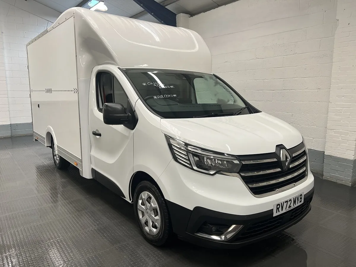 2022 Renault Trafic Luton Low Loader Van - Image 4