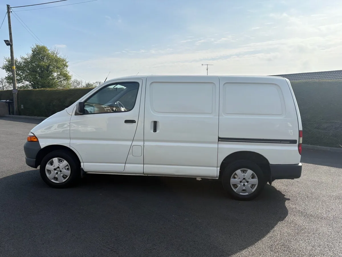 Toyota Hiace power van 2.4 - Image 3