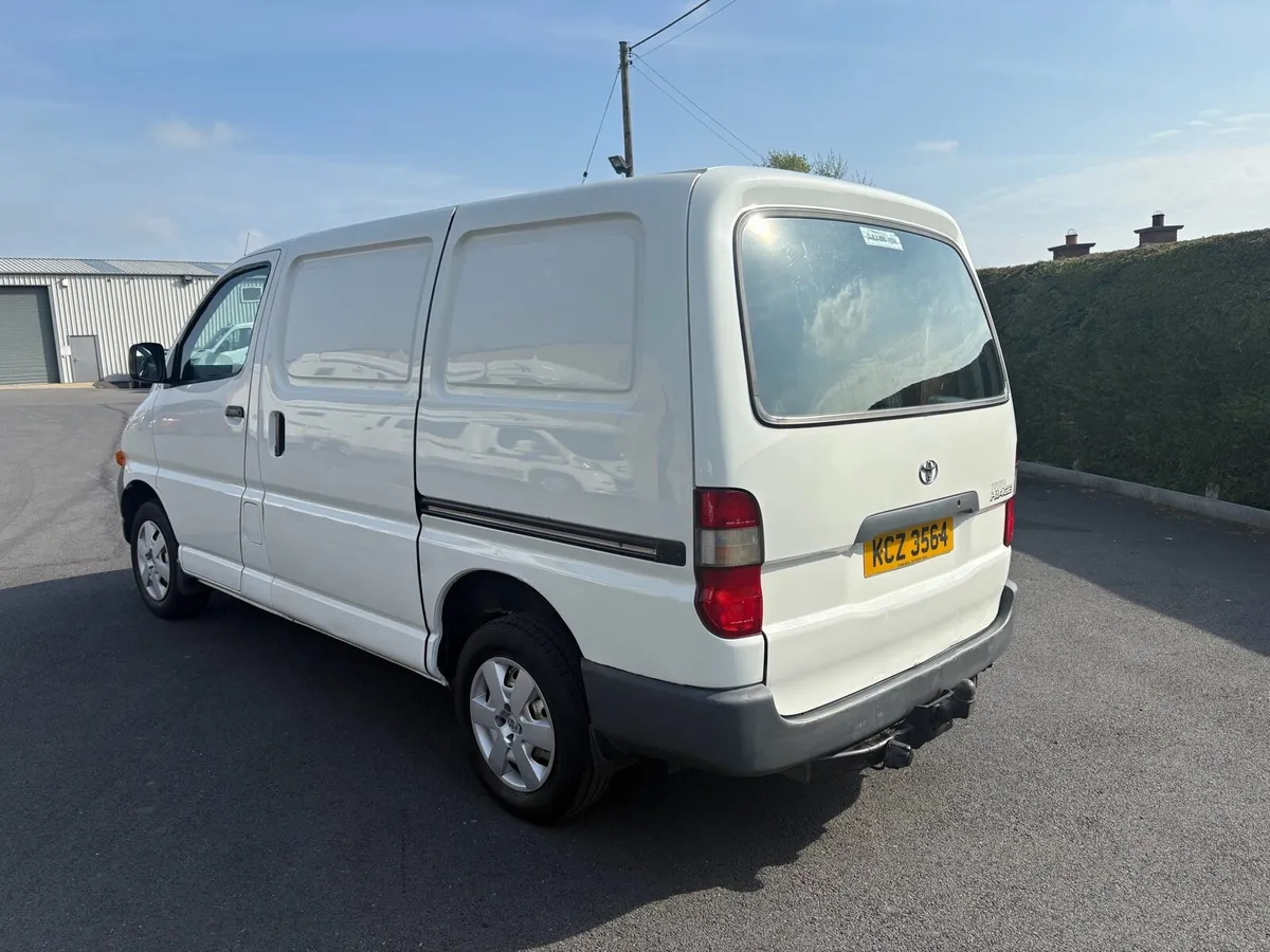 Toyota Hiace power van 2.4 - Image 2