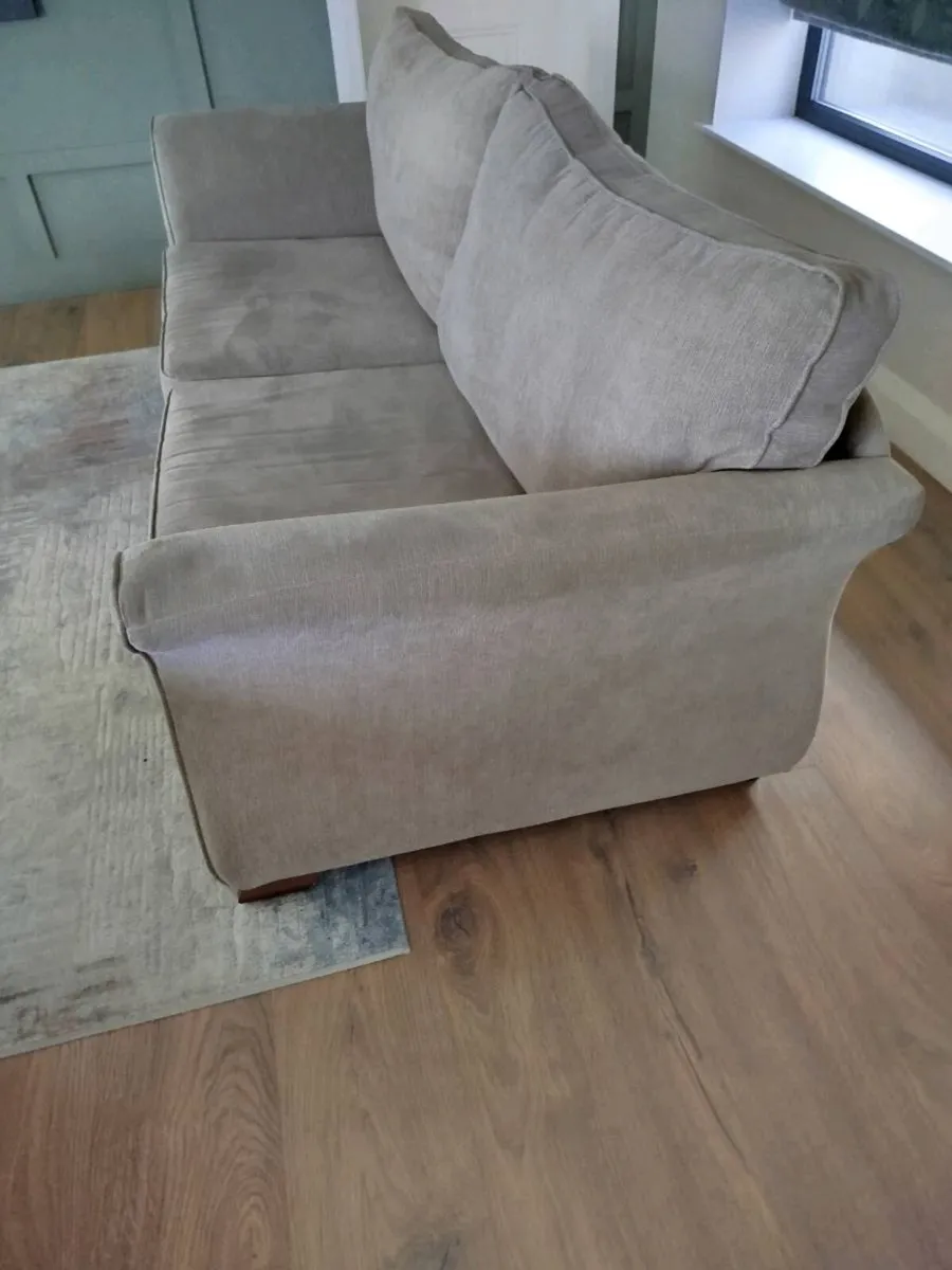 Couch - Image 4