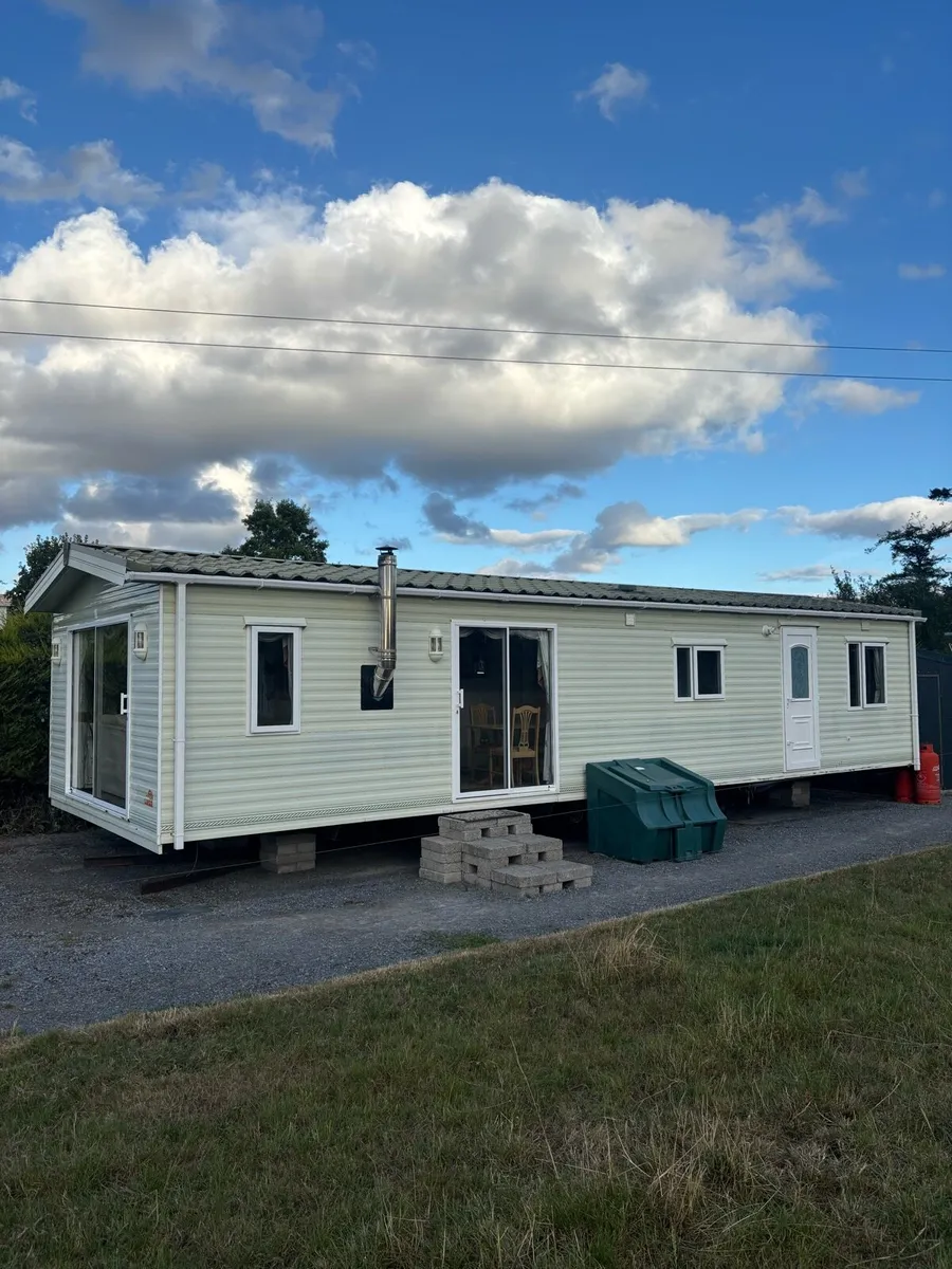 Pembroke Park Lane 40ft by 14ft - Image 1
