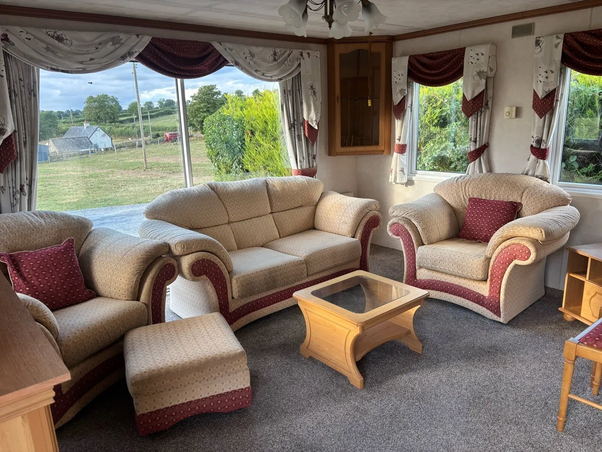 Pembroke Park Lane 40ft by 14ft - Image 3
