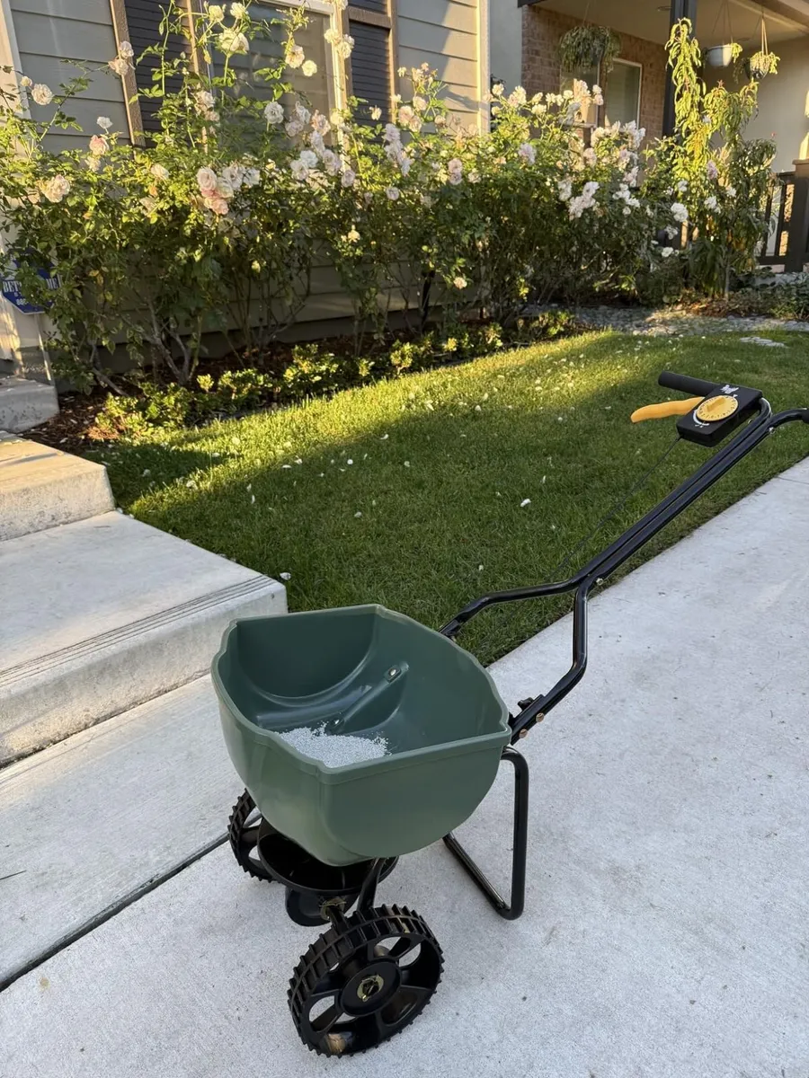 Push Lawn Fertiliser Spreader ..Free Delivery - Image 1
