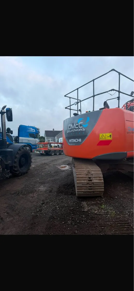 2018 hitachi 225 -6 - Image 2