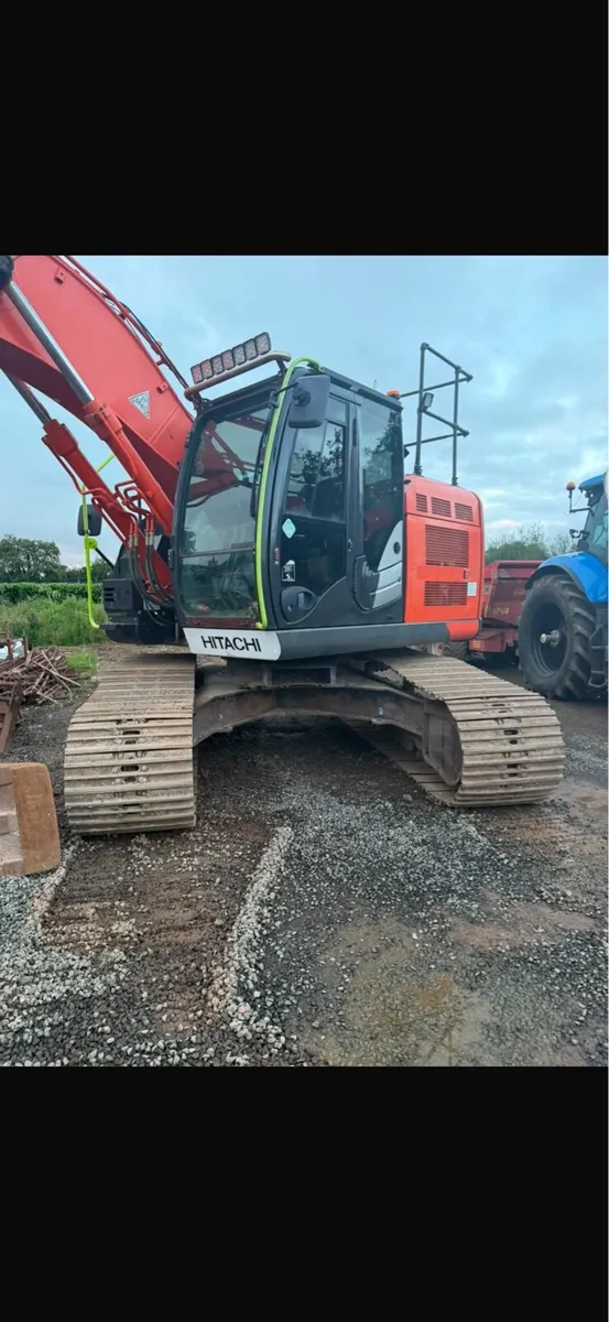 2018 hitachi 225 -6 - Image 1