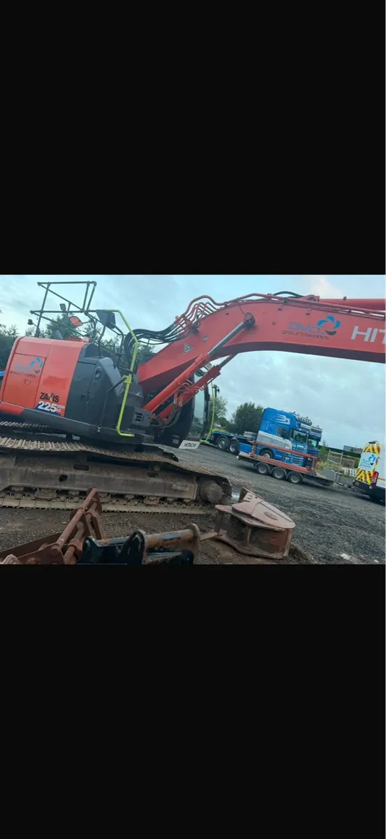 2018 hitachi 225 -6 - Image 3