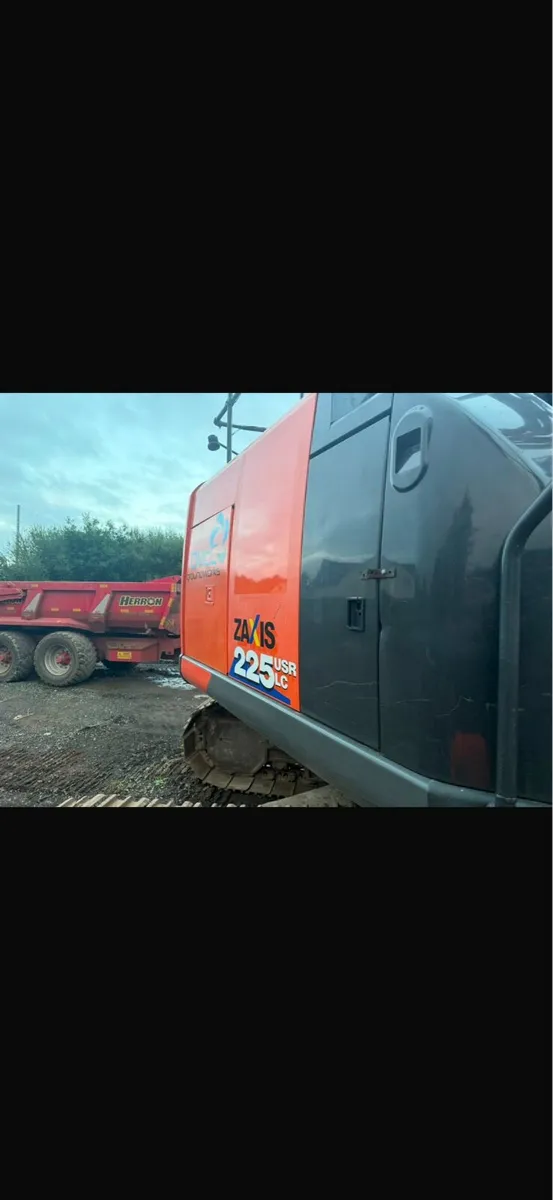 2018 hitachi 225 -6 - Image 4