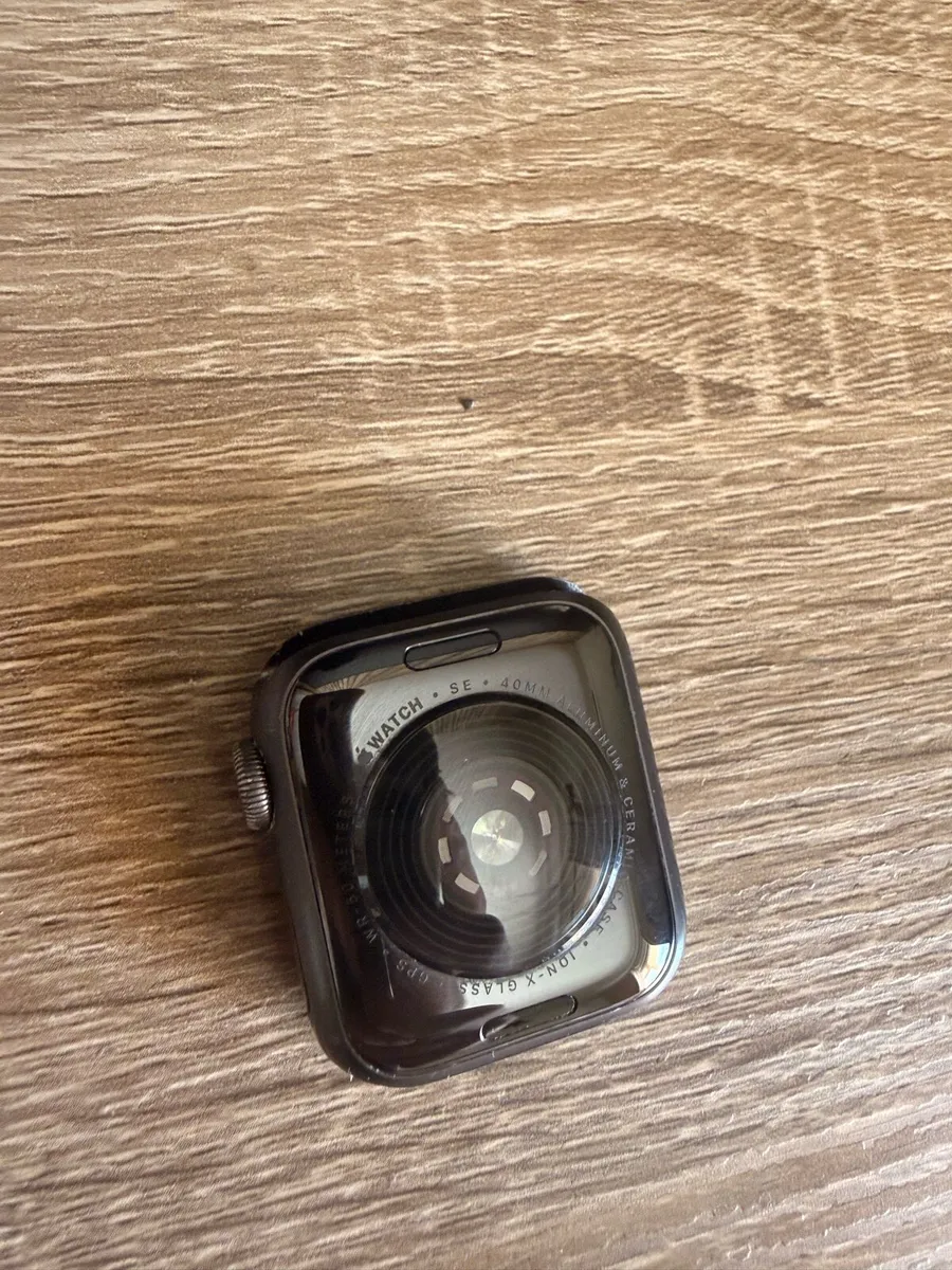 Apple Watch SE 40mm - Image 2