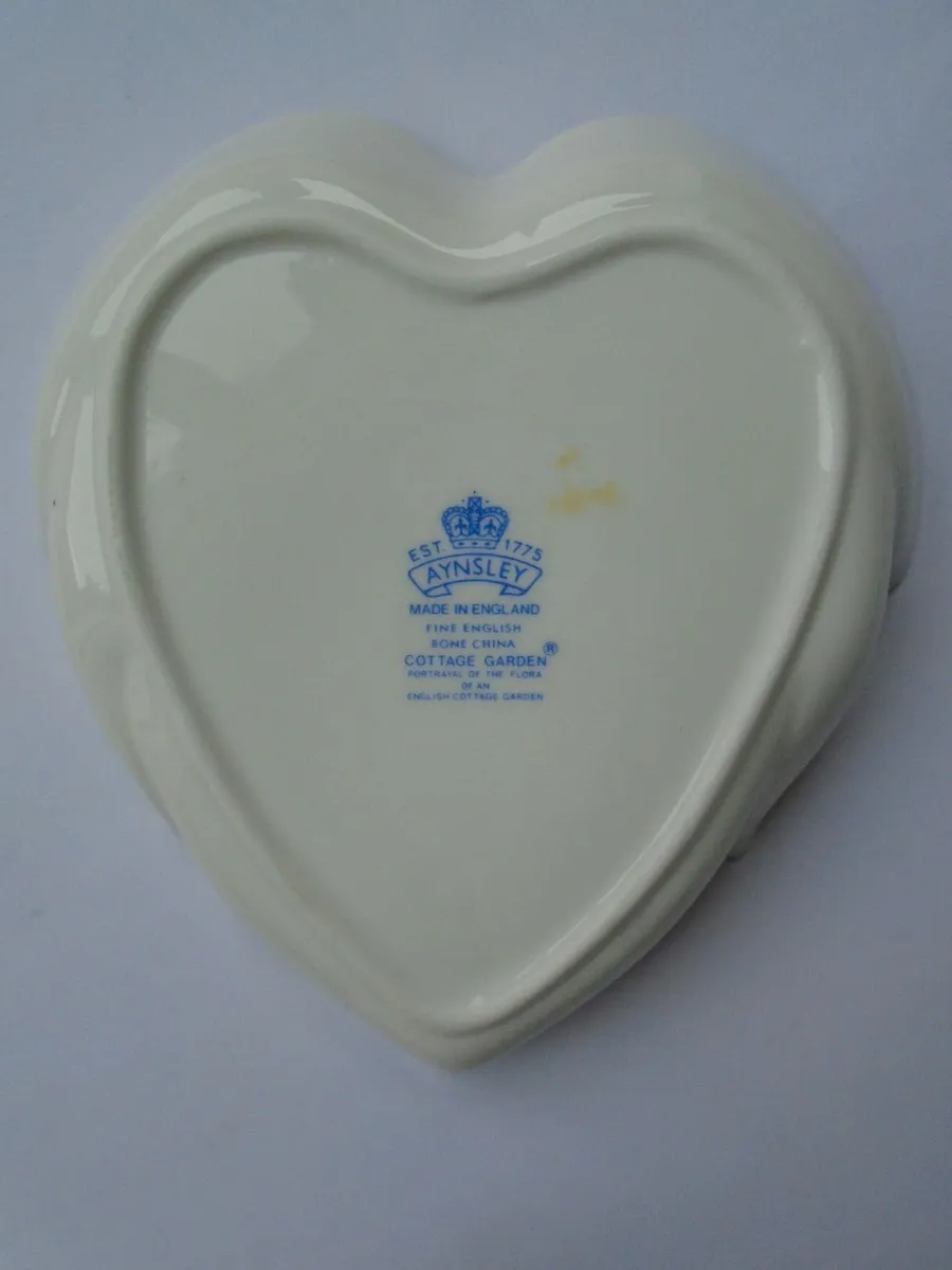 Aynsley china dish, Home decor, Collectables - Image 4