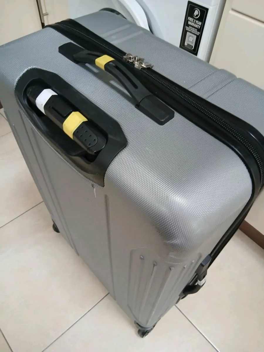 LARGE SUITCASE HARD TYPE 4 WHEELS - Image 2