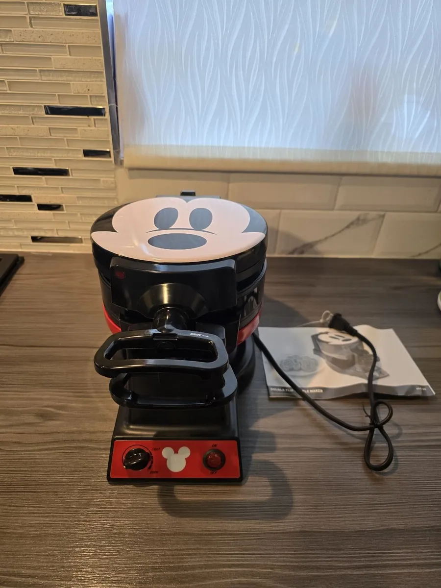 Mickey mouse double flip waffle maker, New - Image 1