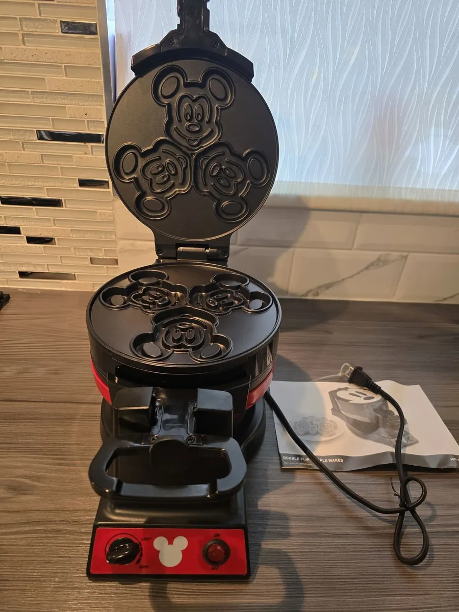 Mickey mouse double flip waffle maker, New - Image 2