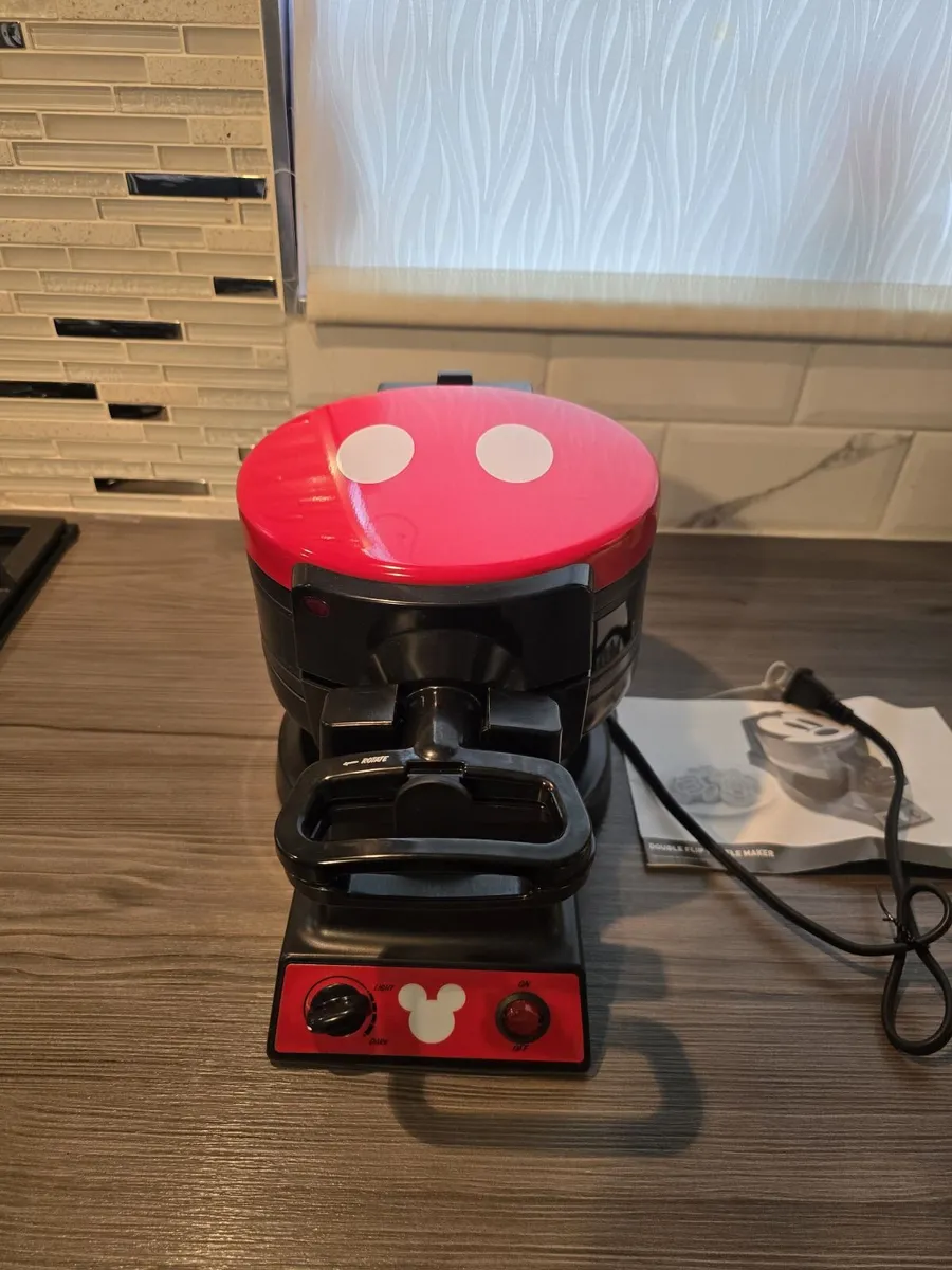 Mickey mouse double flip waffle maker, New - Image 3