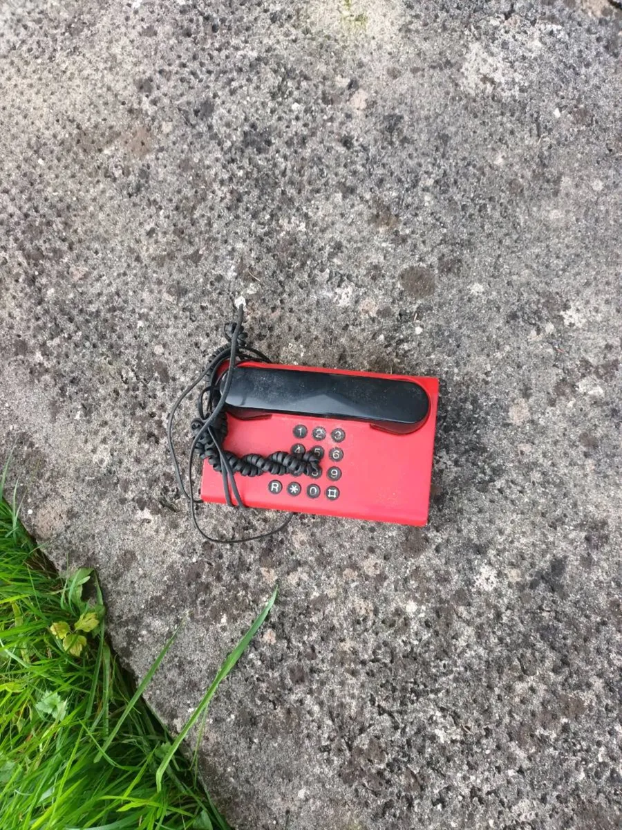 Old Phone - Image 2