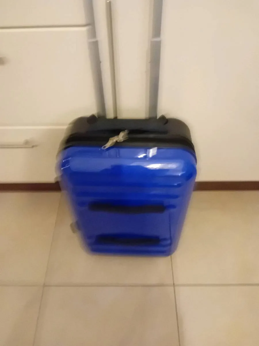 CABIN SIZE HARD TYPE SUITCASE 2 WHEELS NEW - Image 1