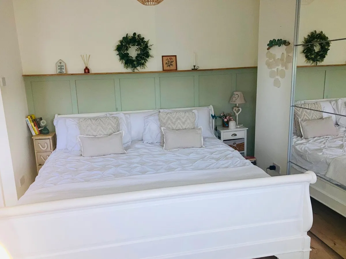 White Wood Sleigh Bed - Image 4