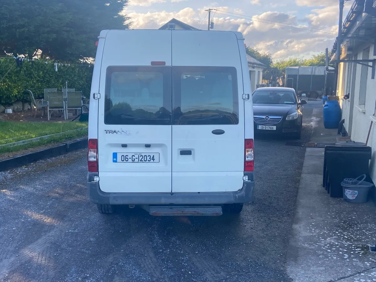 2006 Ford Transit Bus - Image 4