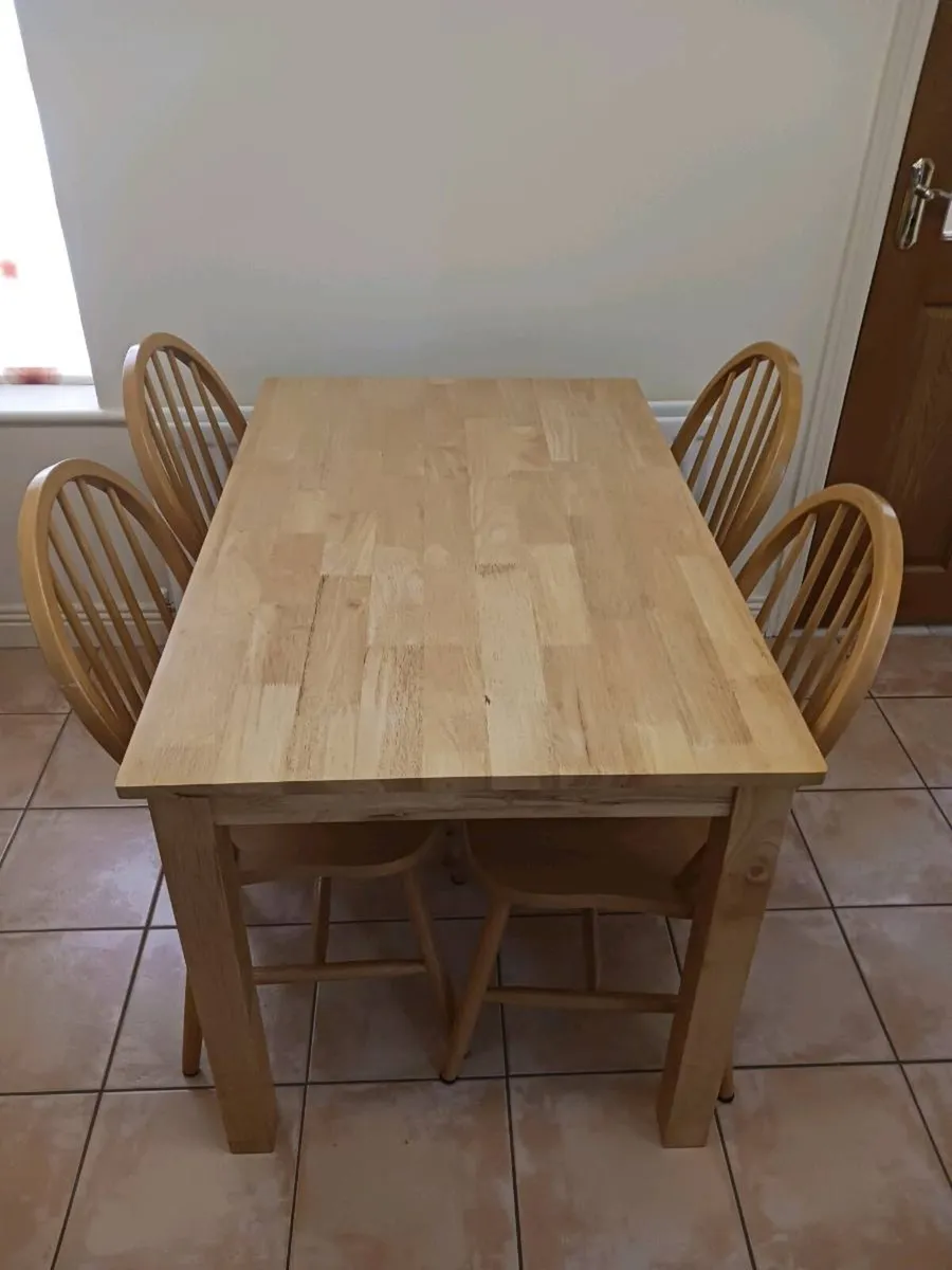 Kitchen table - Image 1