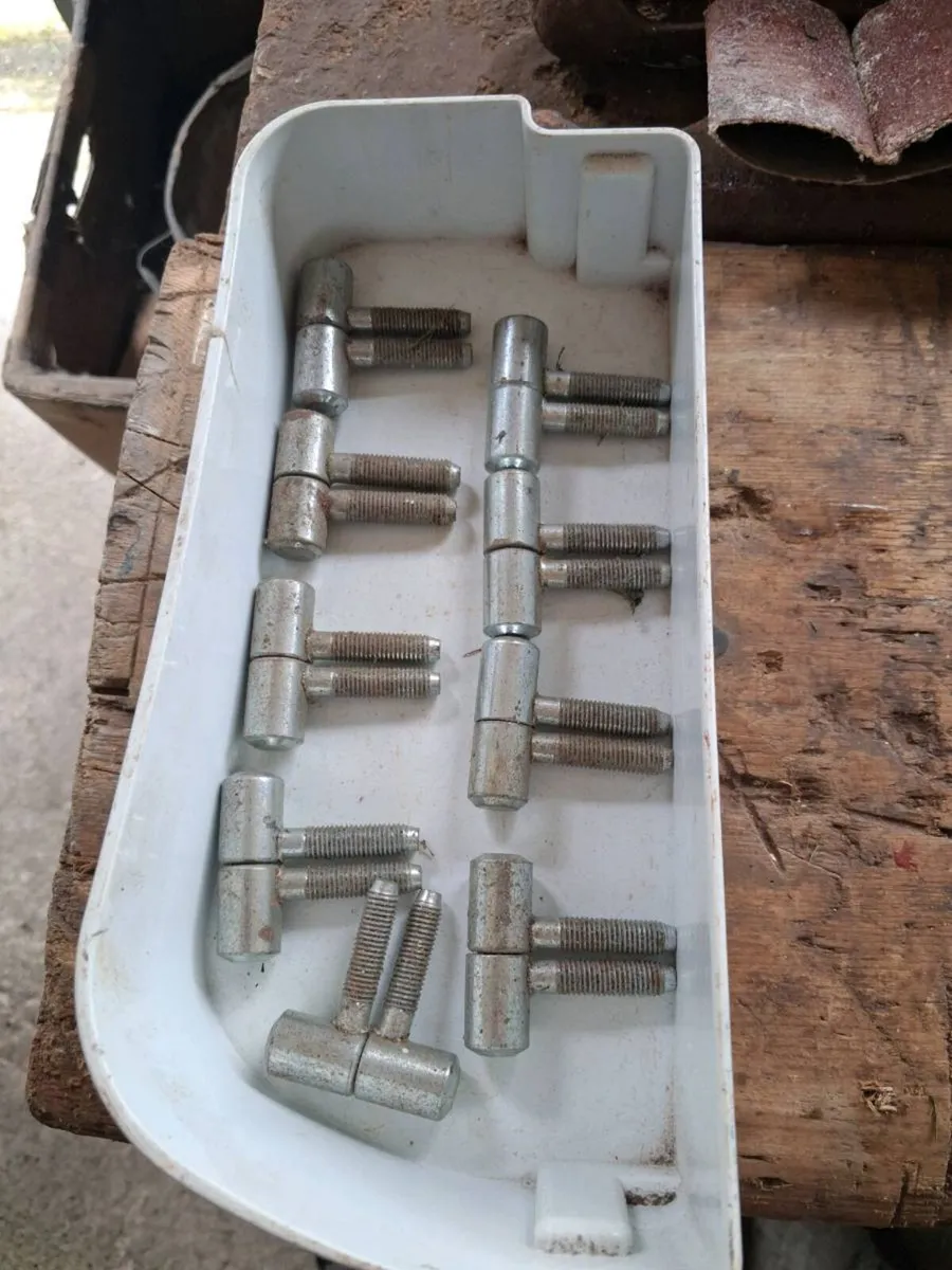 9. Pairs of barrel hinges - Image 1