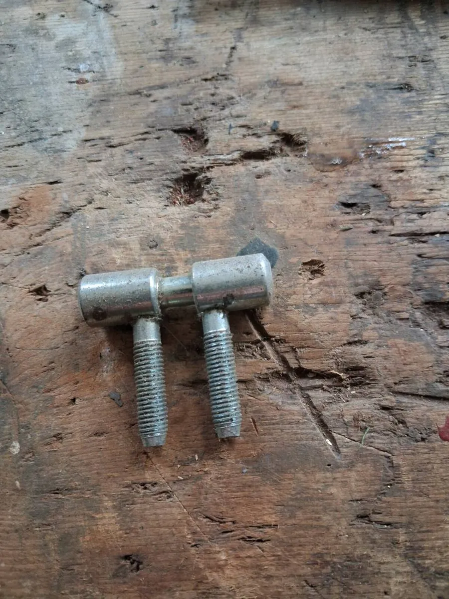 9. Pairs of barrel hinges - Image 2