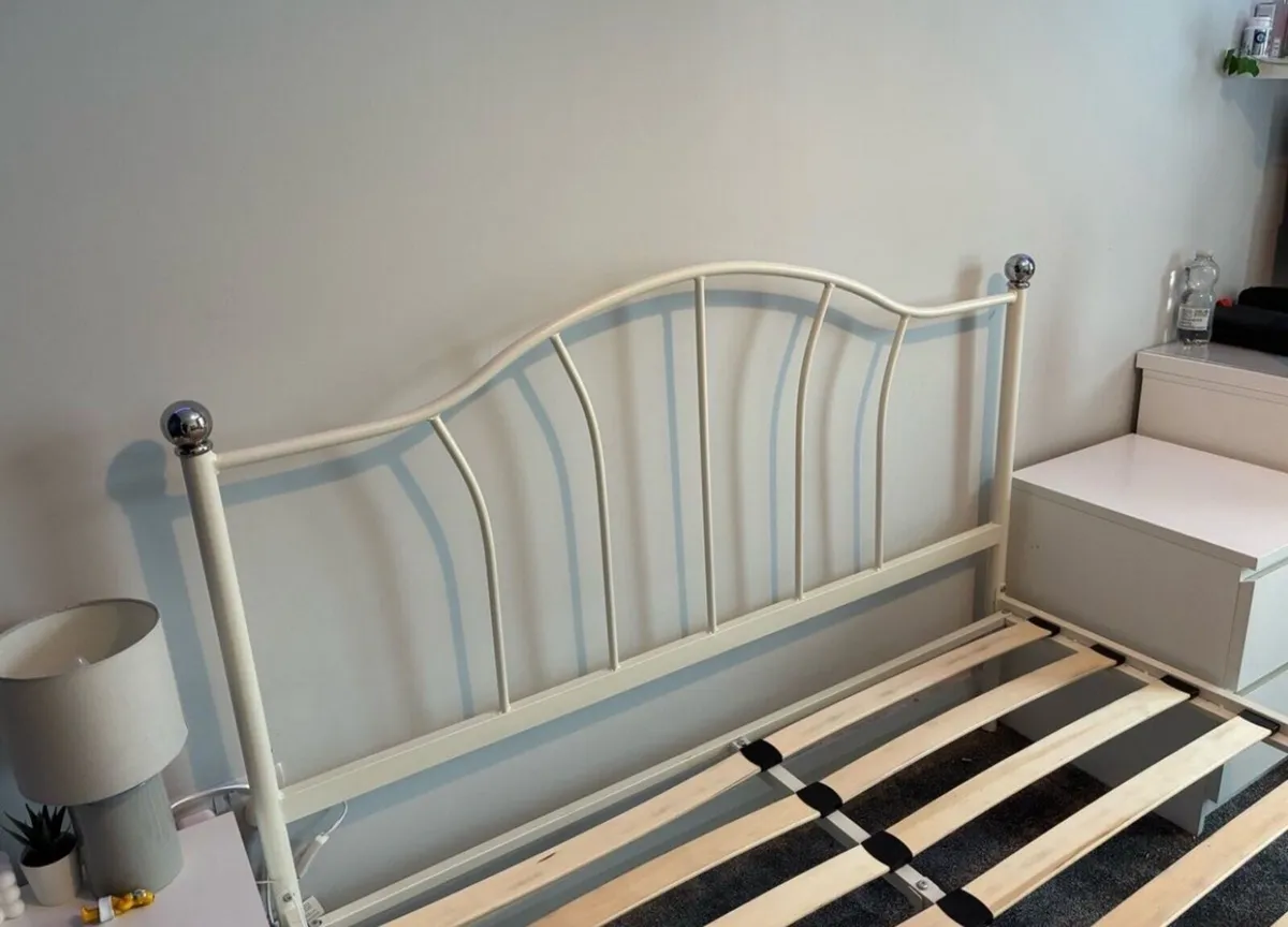 As New - Beautiful White Metal 4Ft 6” Double Bed - Image 2