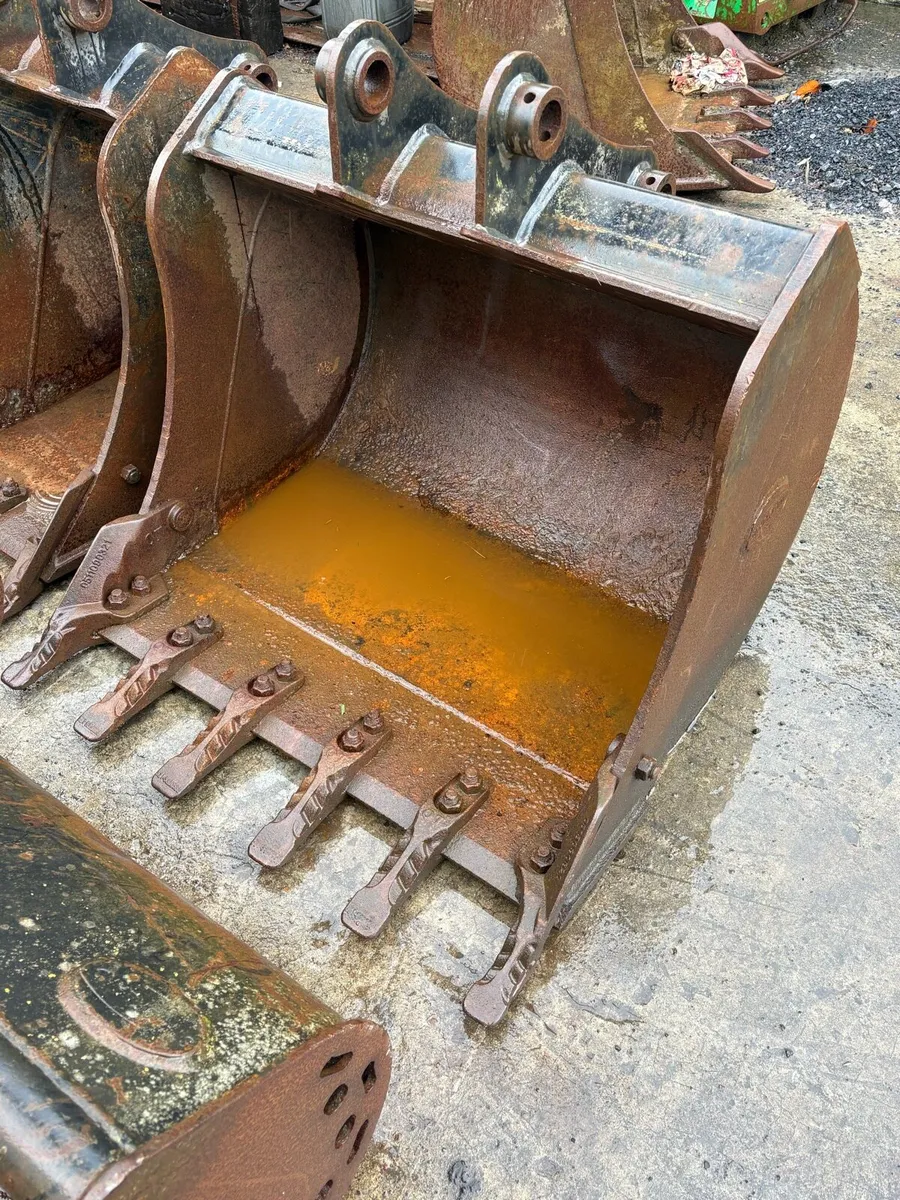 STRICKLAND 3FT BUCKET - Image 1