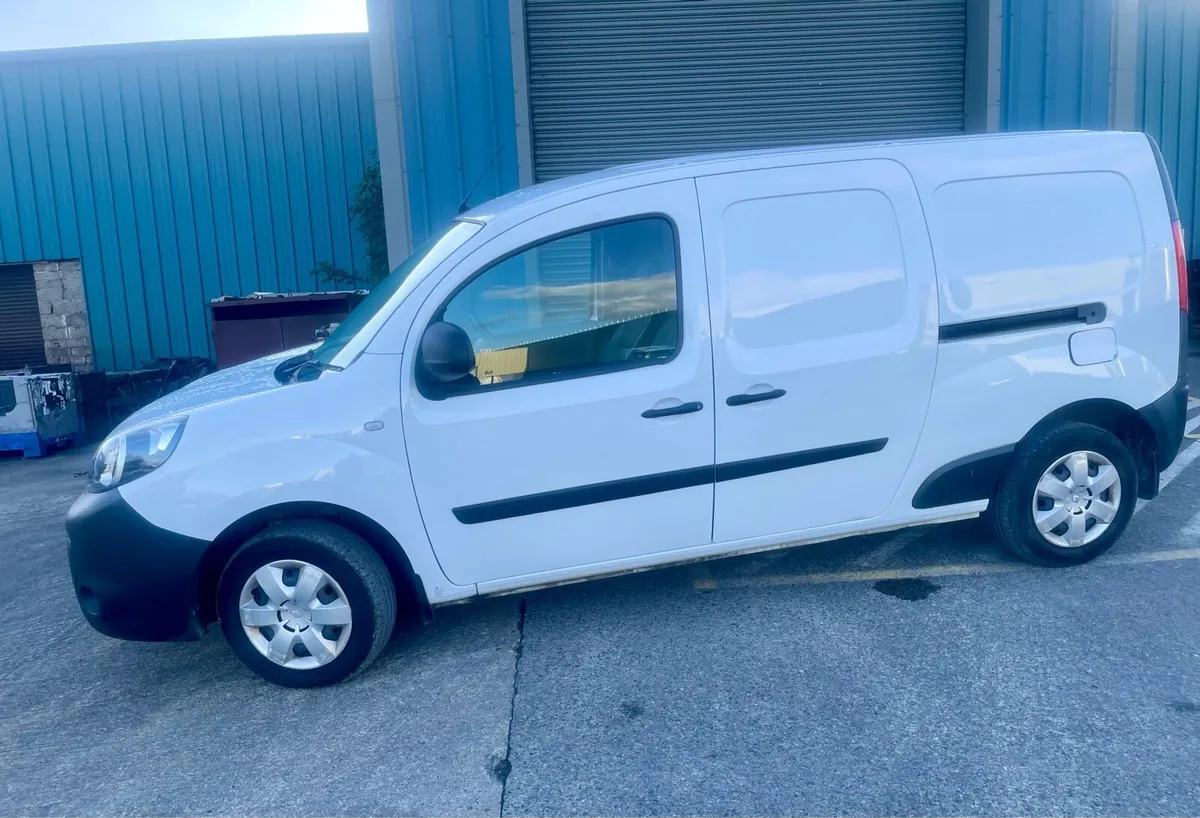 2020 Kangoo maxi ZE  only 21k kms - Image 2