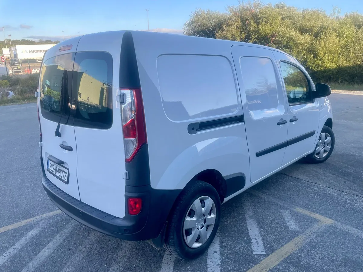 2020 Kangoo maxi ZE  only 21k kms - Image 3