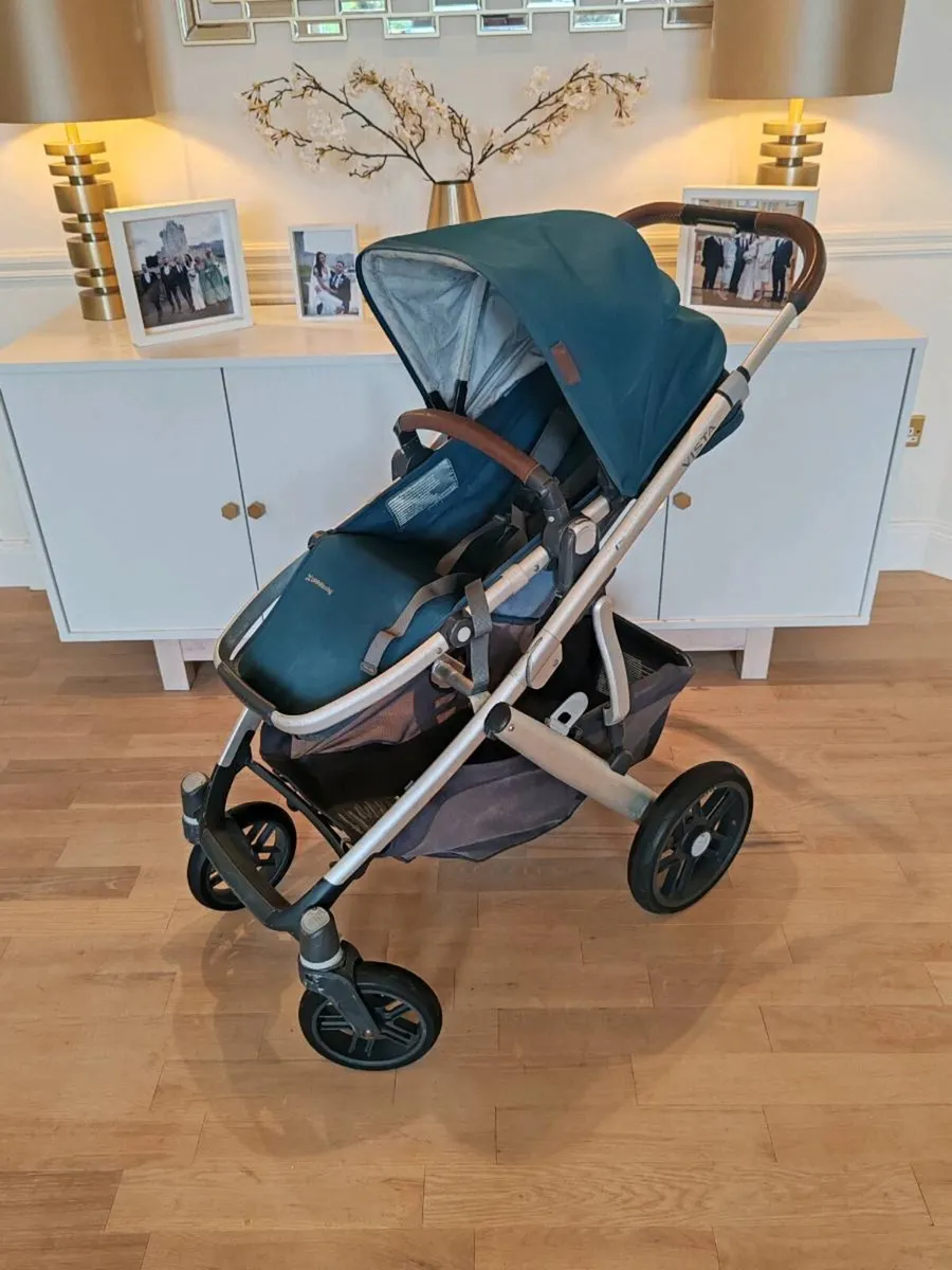 Uppababy Vista v2 Bundle - Image 1