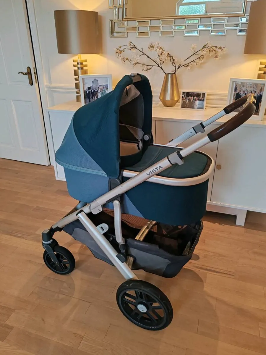 Uppababy Vista v2 Bundle - Image 2