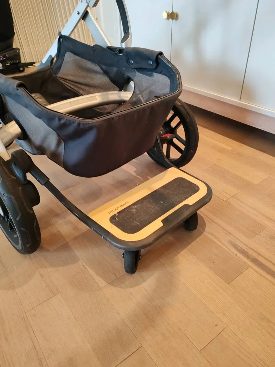 Uppababy Vista v2 Bundle - Image 3