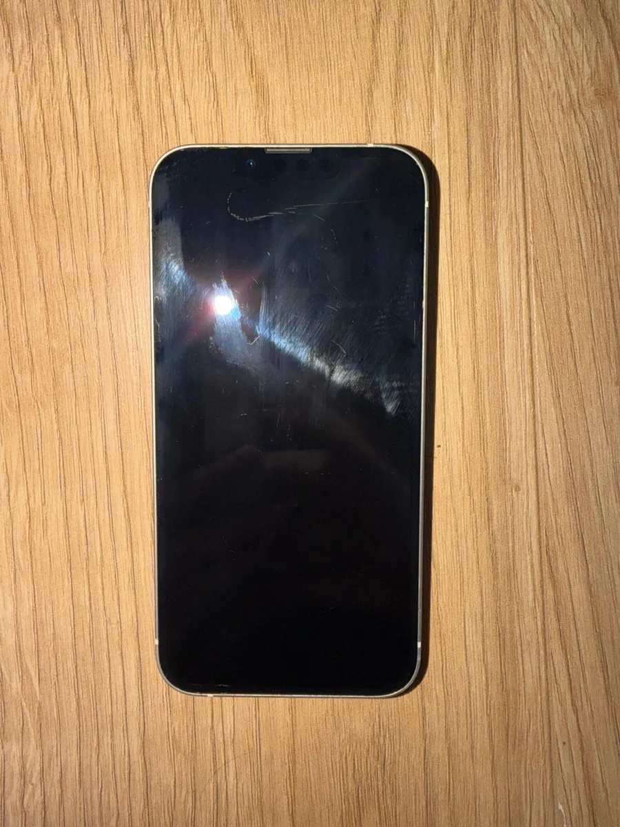 iPhone 13 - Image 4